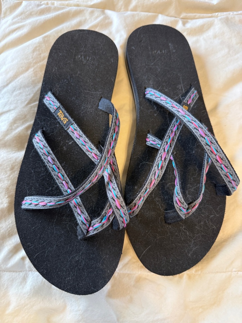 NEW Teva Olowahu Black Sandals with Gray Braided Straps with Pink & Blue details
